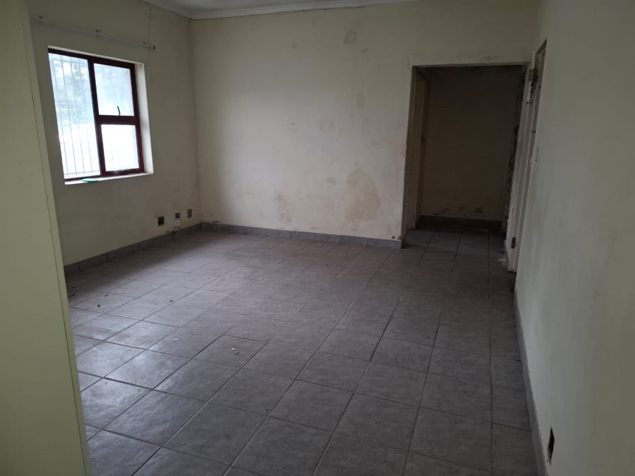 6 Bedroom Property for Sale in Oakdale Western Cape